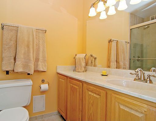 5th image of 3930 N Pine Grove Ave APT 2314