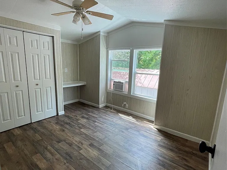 433 Capricorn Dr — Photo 27