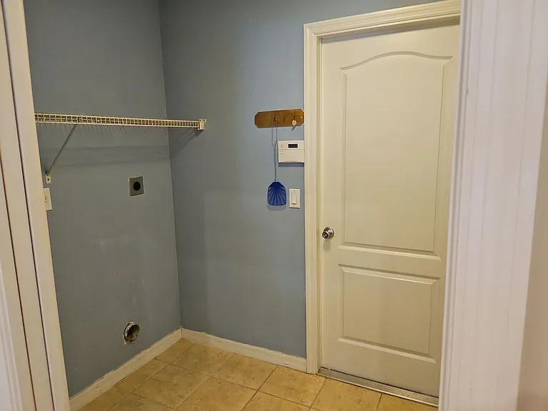 124 Foxhall Ln — Photo 17