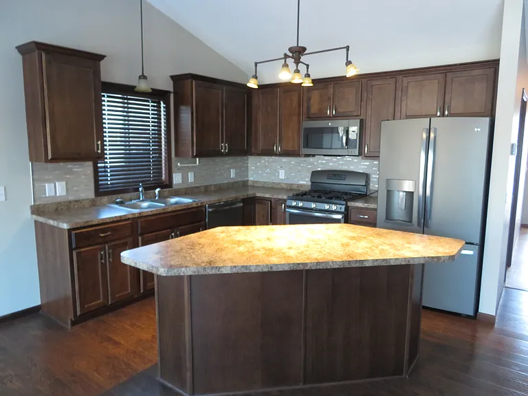 620 Tomahawk Ct — Photo 3
