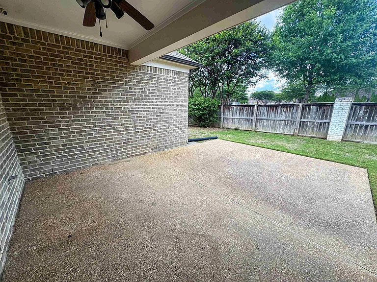 621 Covington Walk Ln S — Photo 18