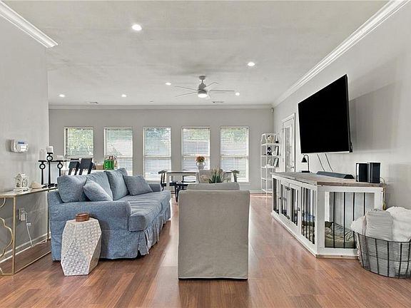 5th image of 353 Mansfield Dr