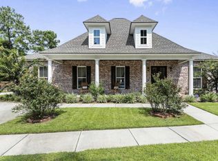 102 W Park Dr, Ocean Springs, MS 39564
