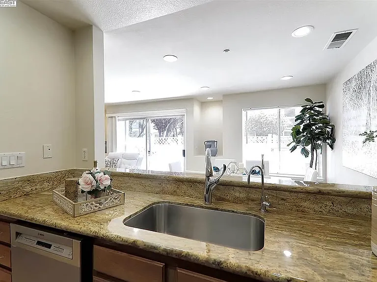 5710 Caprice Cmn — Photo 14