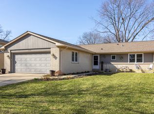 1752 E Carib Ln, Mount Prospect, IL 60056