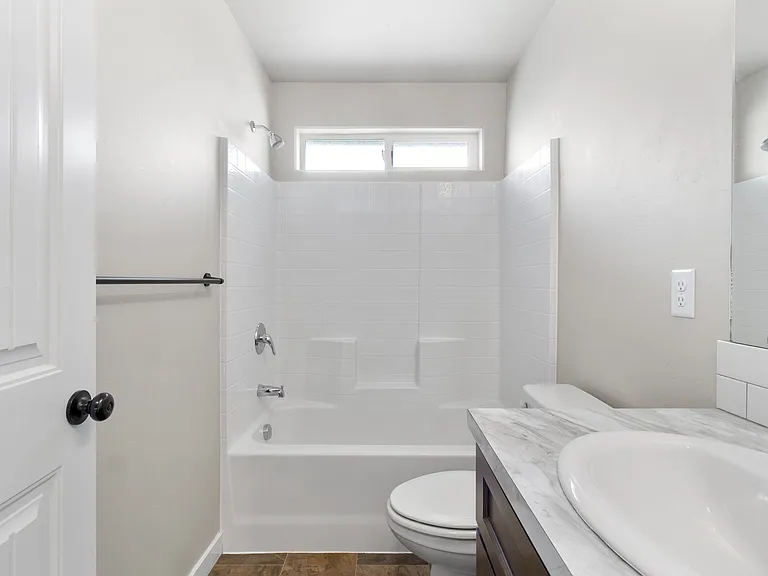 366 Southwood Ave W — Photo 29