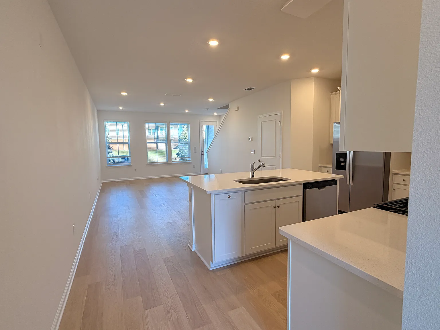 3 bed, 2.5 bath, 1445 sqft, $2,050 — Photo 3