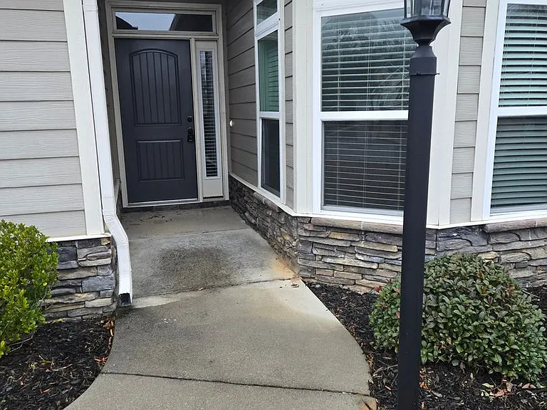 901 Avalon Ct — Photo 6