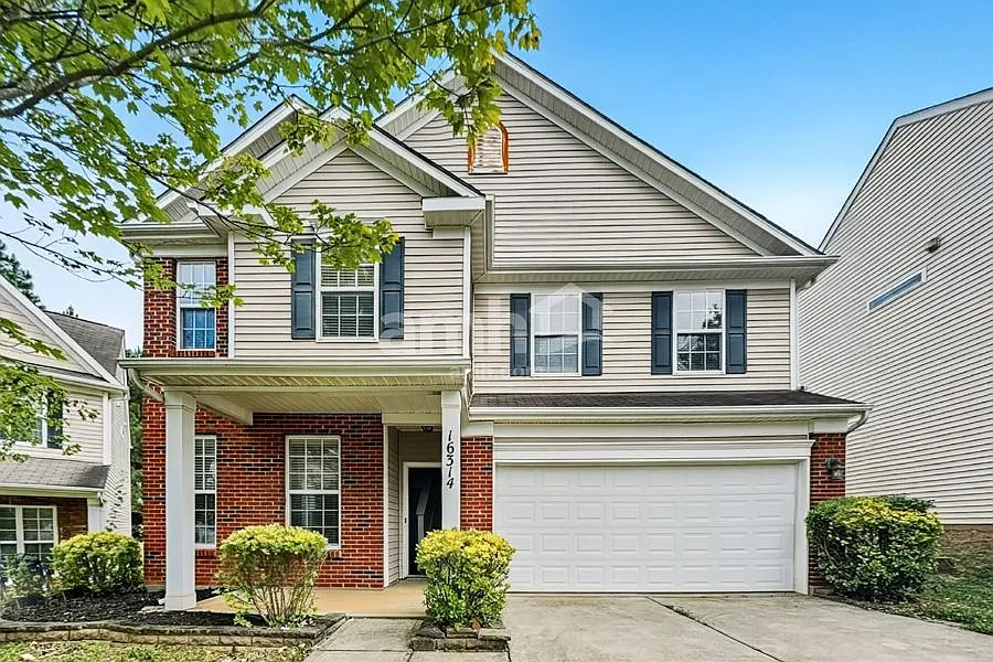 4 bed, 2.5 bath, 2518 sqft, $2,395 — Photo 1