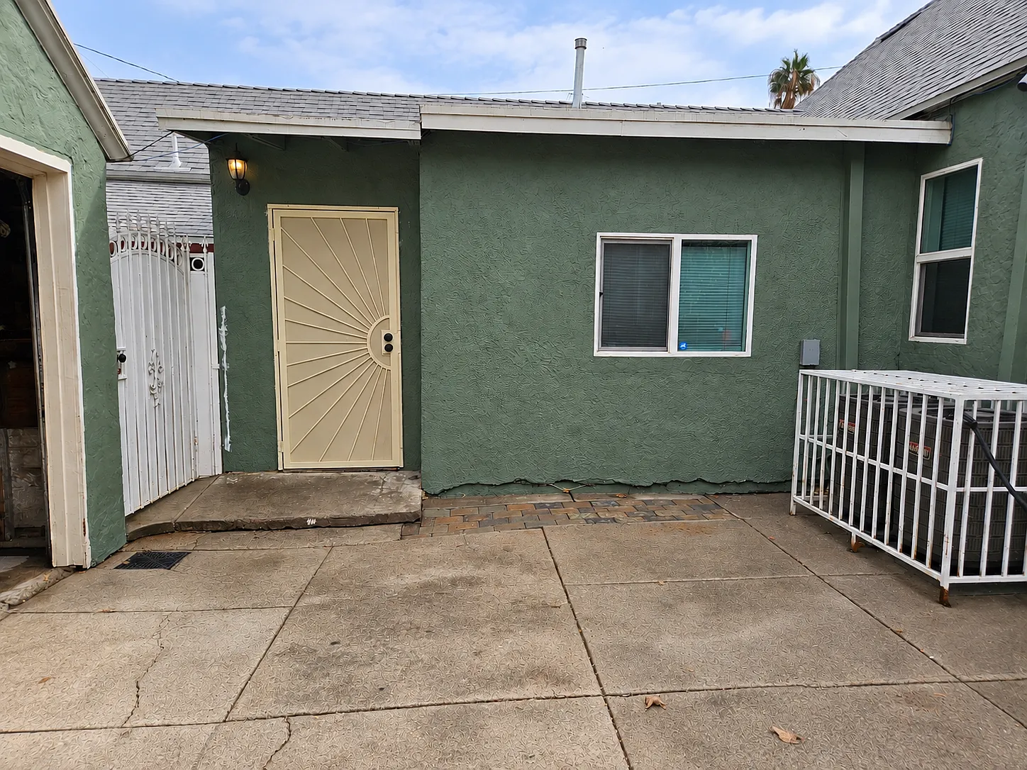 N Crescent Ave, San Bernardino — Photo 2