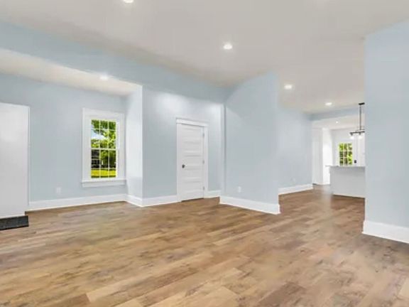 5th image of 106 Grace St