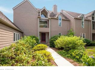 39 Timberwood Rd, West Hartford, CT 06117