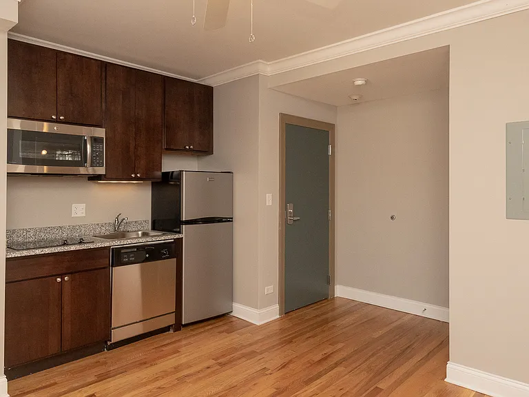 721 W. Belmont — Photo 17