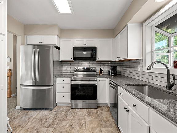3rd image of 1101 NE 188th Ave