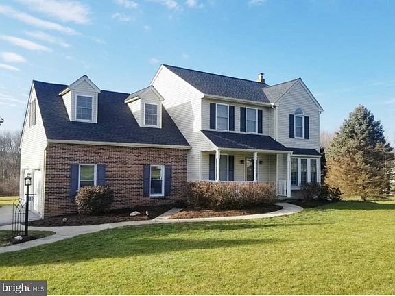 2nd image of 10 Vinelyn Ln