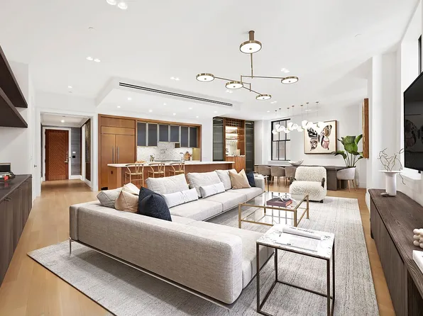 100 Barclay St APT 13K, New York, NY 10007