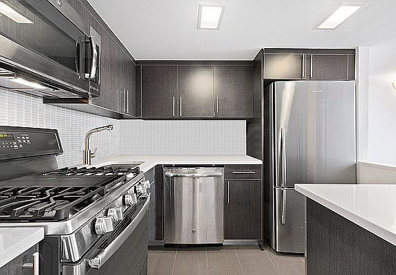 5th image of 217 W 14th St #546