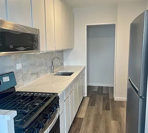2nd image of 2930 W 5th St APT 14