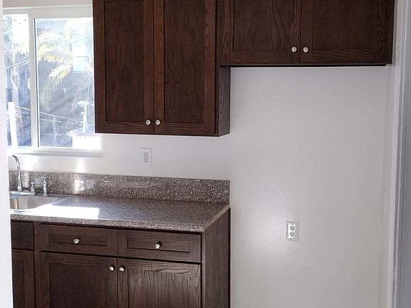 4th image of 831 N Banning Blvd APT B