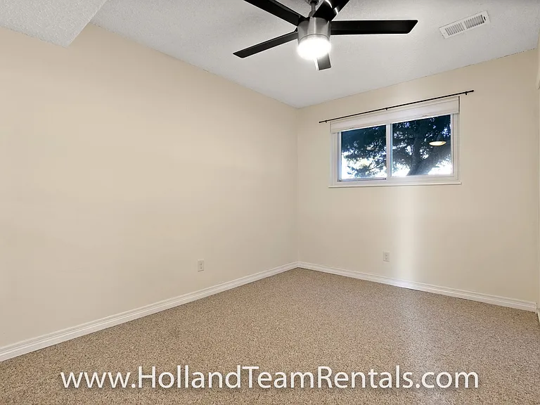 7112 S Franklin St — Photo 16
