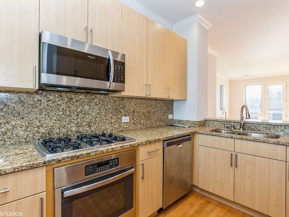 2nd image of 7768 N Sheridan Rd #D