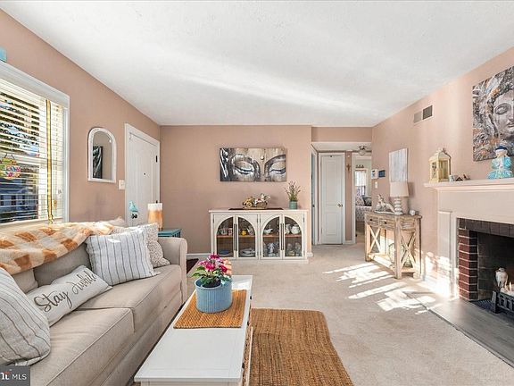 2nd image of 10511 Huntley Pl