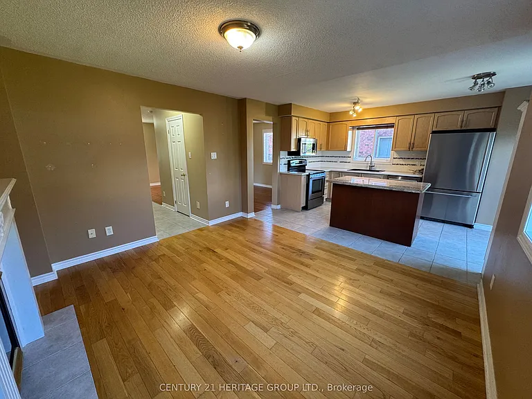 82 Kenwell Cres — Photo 4