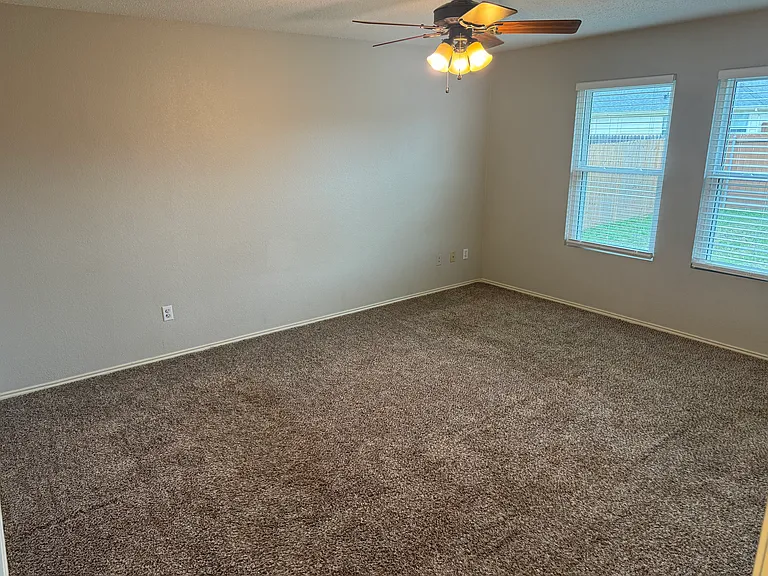 2705 Melanie Dr — Photo 9