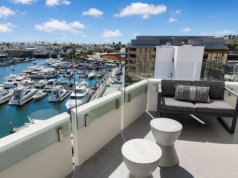 3121 W Coast Hwy #7D — Photo 2