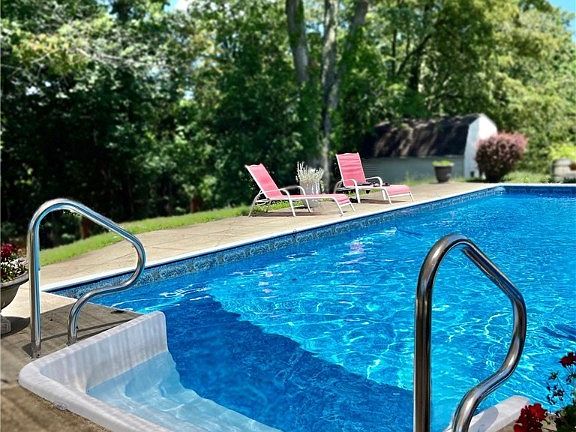 4th image of 35306 Salmar Dr