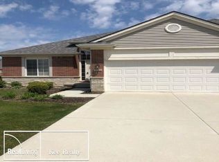 14939 Village Park Cir #84, Utica, MI 48315