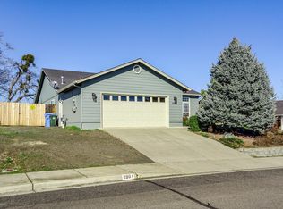 890 Ridgeview Dr, Eagle Pt, OR 97524