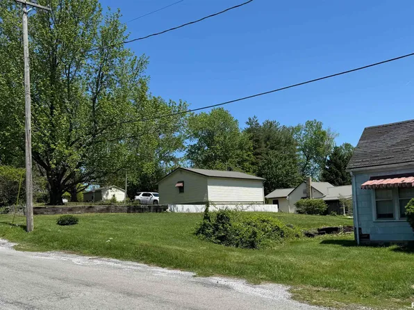 106-108 N Centennial St, Cobden, IL 62920