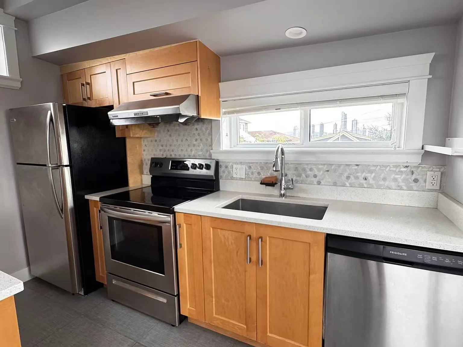 2 bed, 710 sqft, $2,800 — Photo 2