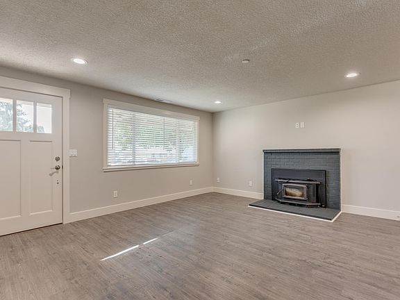 4th image of 13716 NE 81st St