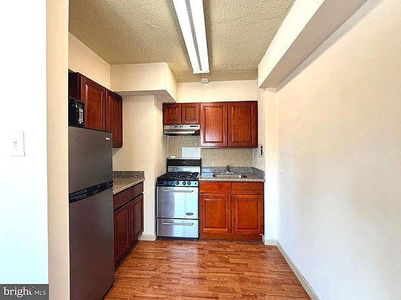 2nd image of 2101 Chestnut St APT 1807
