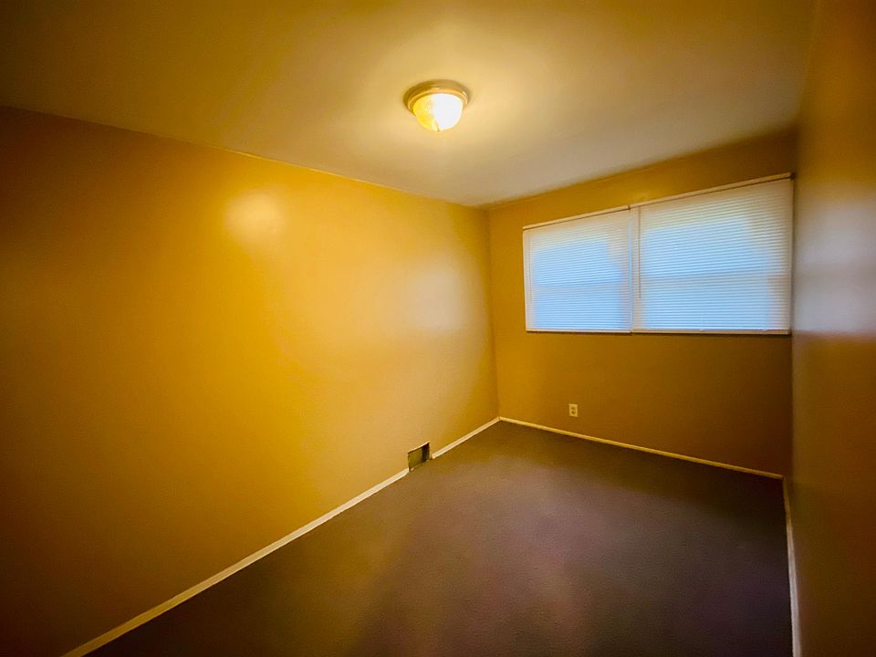 2nd image of 2260 Stieber St