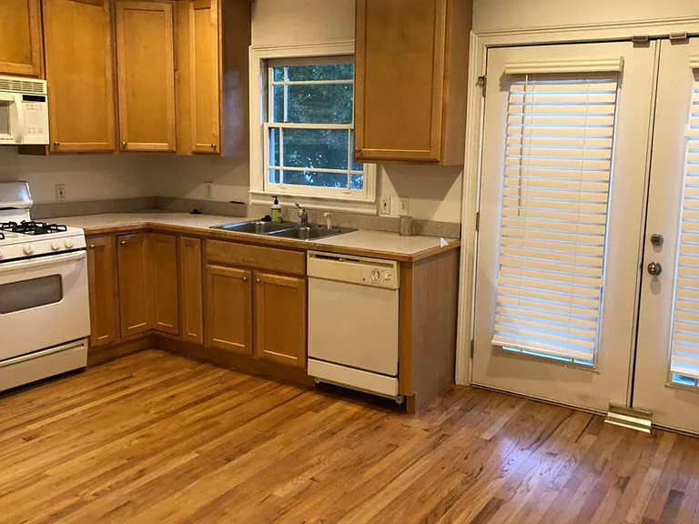 702 Catherine St SW — Photo 4