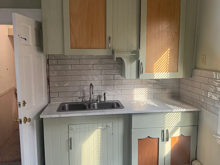 276 Park Ave — Photo 8