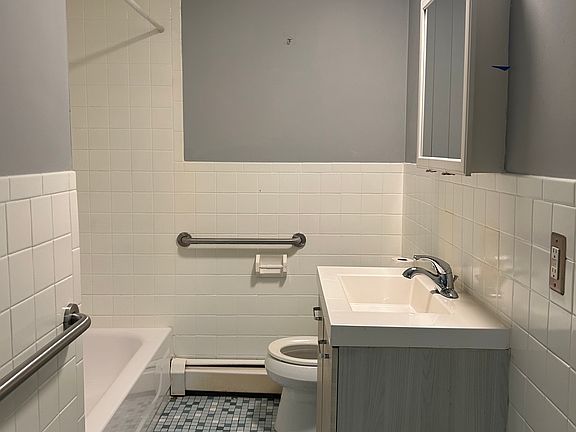 4th image of 450 Woonasquatucket Ave #4