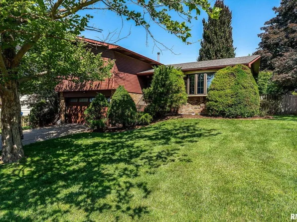 2630 E 50th St, Davenport, IA 52807