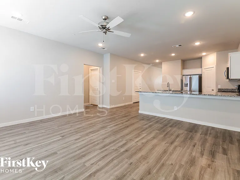310 Niki Dr — Photo 6