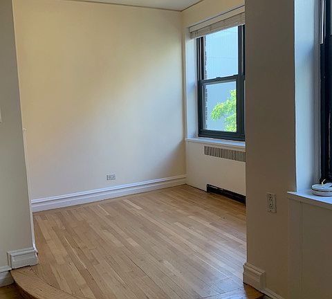 4th image of 222 E 35th St APT 4-A