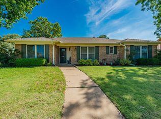 402 Cherry Ann Dr, Euless, TX 76039