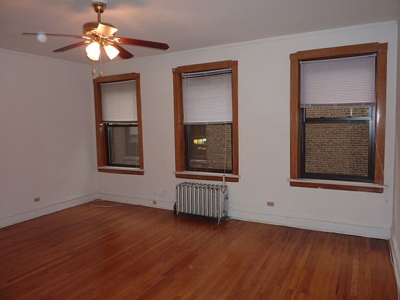 2nd image of 642 W Waveland Ave #2