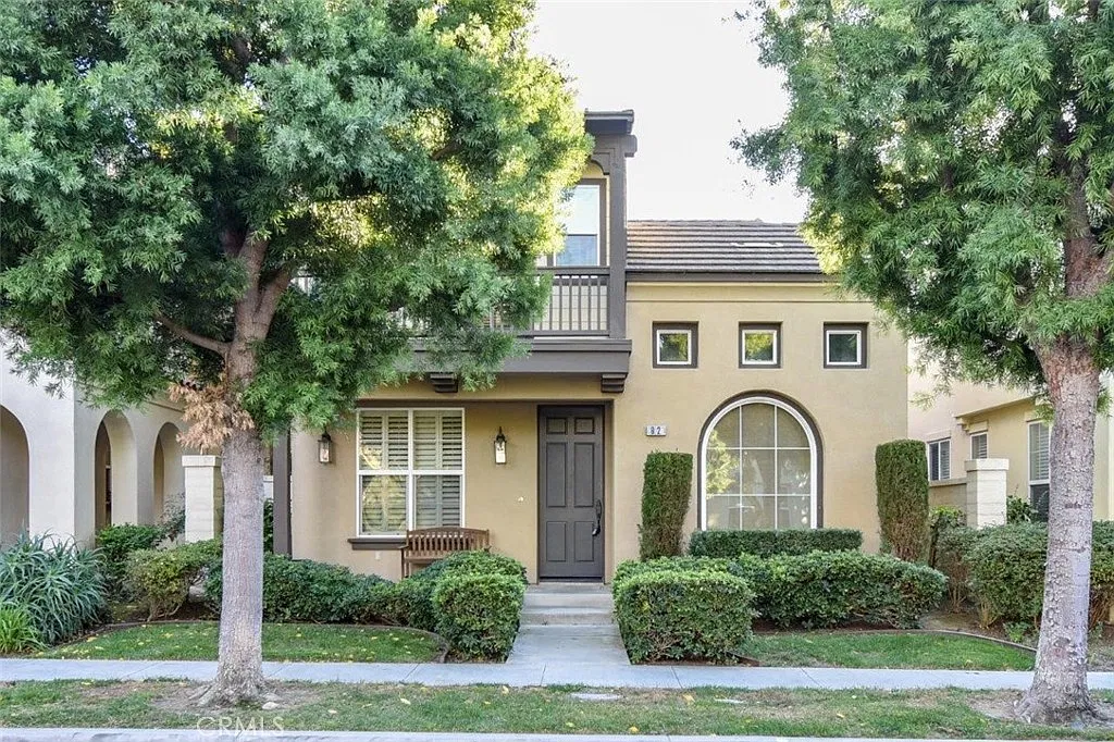 3 bed, 2.5 bath, 2014 sqft, $4,850 — Photo 1