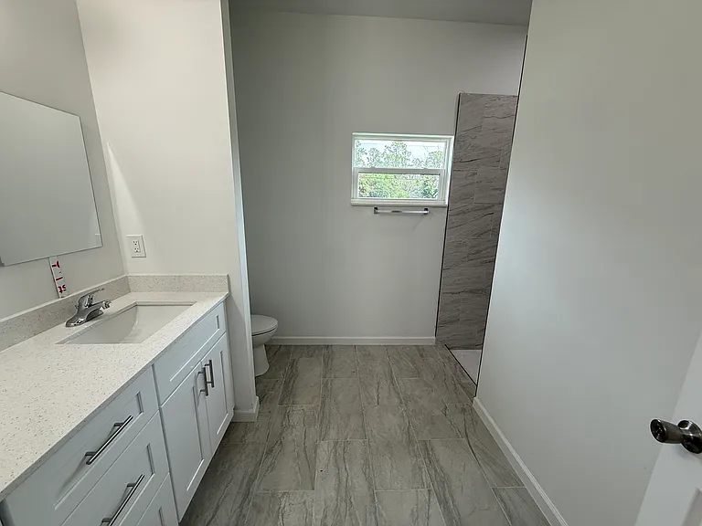 1103 W 10th St — Photo 11
