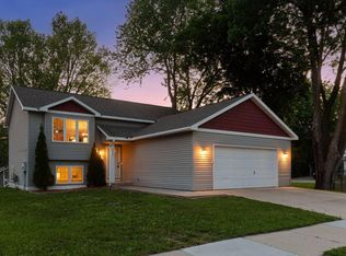 205 N Hickory St N, Chaska, MN 55318