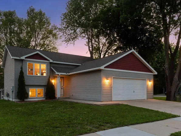 205 N Hickory St N, Chaska, MN 55318