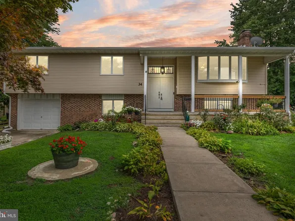 34 W 8th St, Burlington, NJ 08016